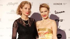 Novinarka Hermina Kovačič in modna oblikovalka Maja Ferme