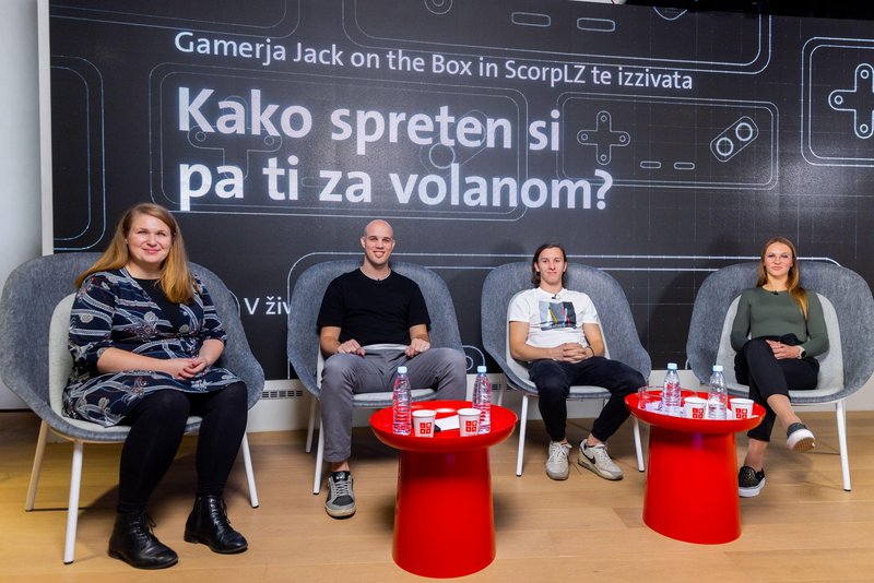 Psihologinja Anja Ćorić, Žiga Lah, Jaka Krčovnik in Tjaša Fifer med pogovorom v Triglav Labu.