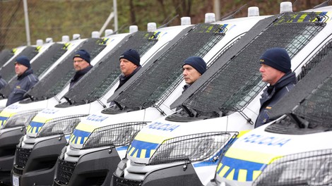 Slovenski policisti s kar 40 novimi vozili (VIDEO)