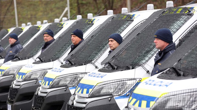 Slovenski policisti s kar 40 novimi vozili (VIDEO) (foto: Borut Živulović/BOBO)