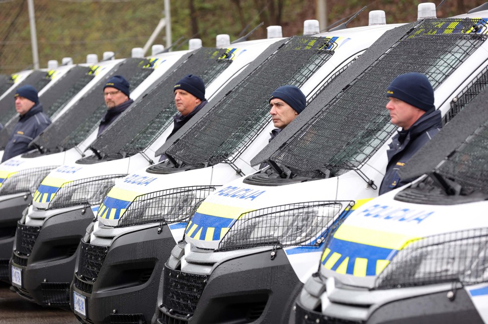 Slovenski policisti s kar 40 novimi vozili (VIDEO) (foto: Borut Živulović/BOBO)