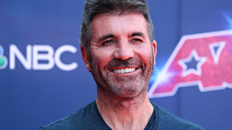 Simon Cowell oboževalce pustil odprtih ust: "Kaj se je zgodilo z njegovim obrazom?" (VIDEO)