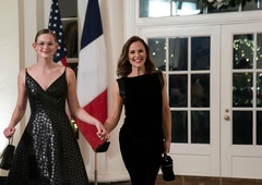 Jennifer Garner na sprejem v Belo hišo ni prišla sama: kdo je to dekle?