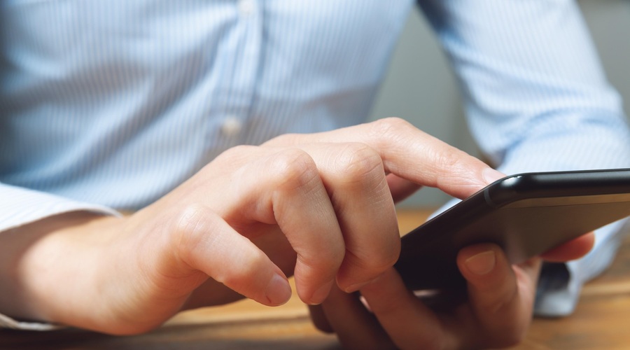Ste na telefon prejeli sporočilo, ki vsebuje čudne številke? Njihov pomen vas bo presenetil (foto: Profimedia)