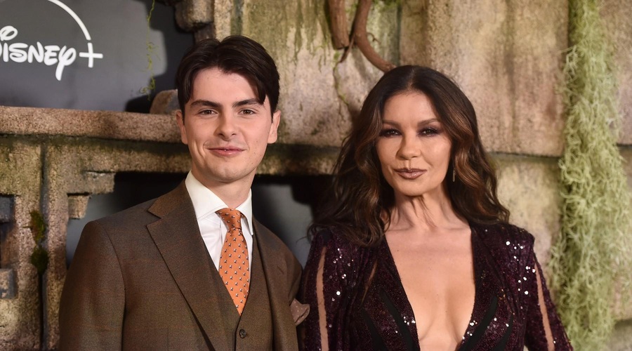 V čigavi družbi je na rdeči preprogi blestela Catherine Zeta-Jones? (foto: Profimedia)