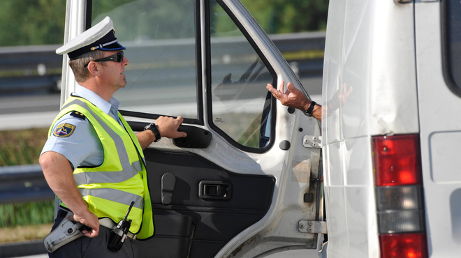 Pozor! Policisti bodo močno poostrili nadzor prometa (foto: Srdjan Zivulovic/Bobo)
