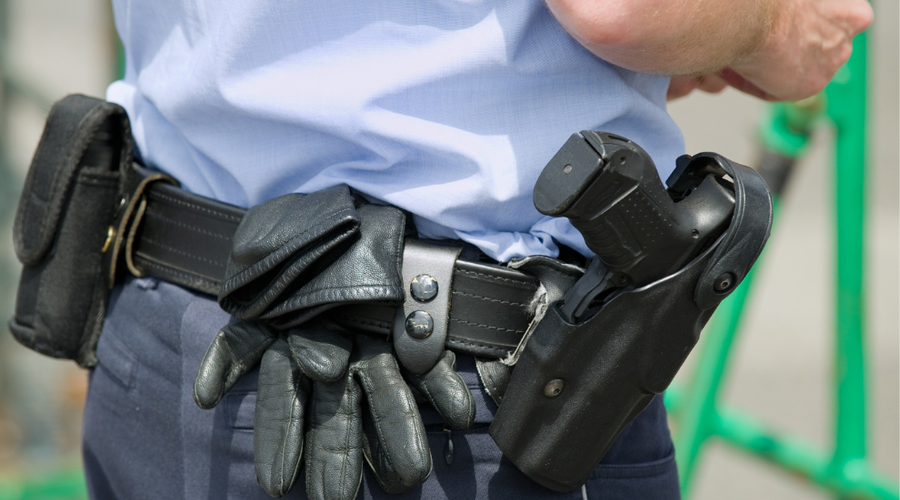 Strokovnjak za orožje o mogočih vzrokih za smrt mladega policista v Krškem (foto: Profimedia)