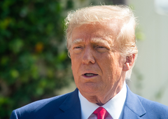 Vrača se na družbena omrežja: odpravili omejitve za račun Donalda Trumpa