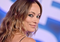 Maščevanje je sladko: sveže samska zvezdnica šokirala na rdeči preprogi