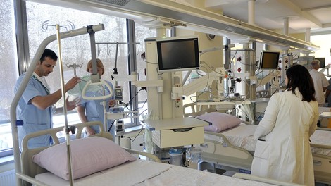 V zdravstvu se obetajo višje plače, a ne za vse