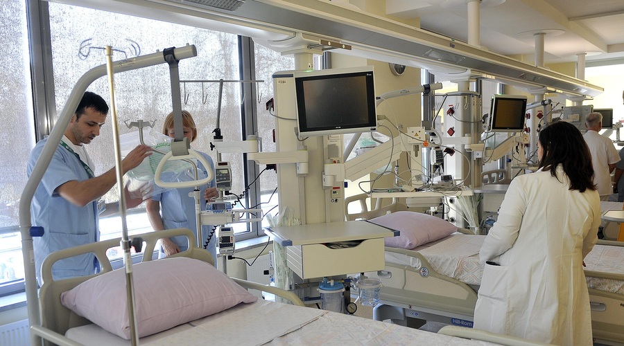 V zdravstvu se obetajo višje plače, a ne za vse (foto: Borut Živulovič/Bobo)