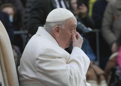 Papež Frančišek planil v jok: kaj ga je tako prizadelo?