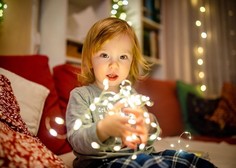 Božične lučke so lahko tudi nevarne: nasveti za njihovo varno namestitev