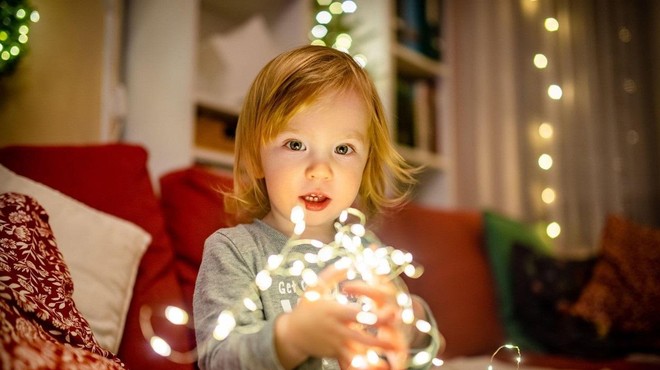 Božične lučke so lahko tudi nevarne: nasveti za njihovo varno namestitev (foto: Profimedia)