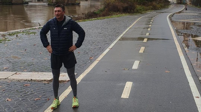 Boruta Pahorja pri njegovi dnevni rutini ne ustavi niti dež (foto: Instagram/Borut Pahor)