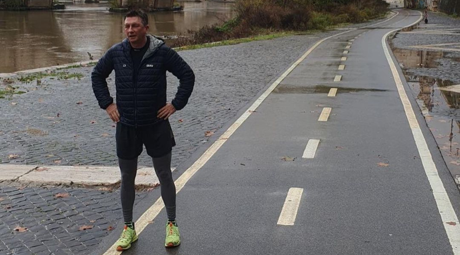 Boruta Pahorja pri njegovi dnevni rutini ne ustavi niti dež (foto: Instagram/Borut Pahor)