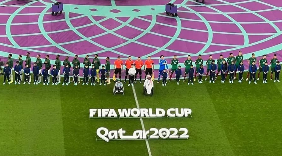 Kako se je začel prikupen običaj, da nogometne igralce na igrišče pospremijo otroci (foto: Facebook/Qatar International School)