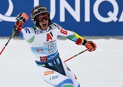 Kakšno presenečenje! Naš smučar se je pomeril z najboljšimi in osvojil tretje mesto