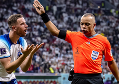 Angleški navijači so po porazu proti Franciji uredili Wikipedijo sodnika svetovnega pokala