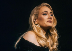 Razburjena Adele na koncertu grozila občinstvu (vsega ima dovolj)