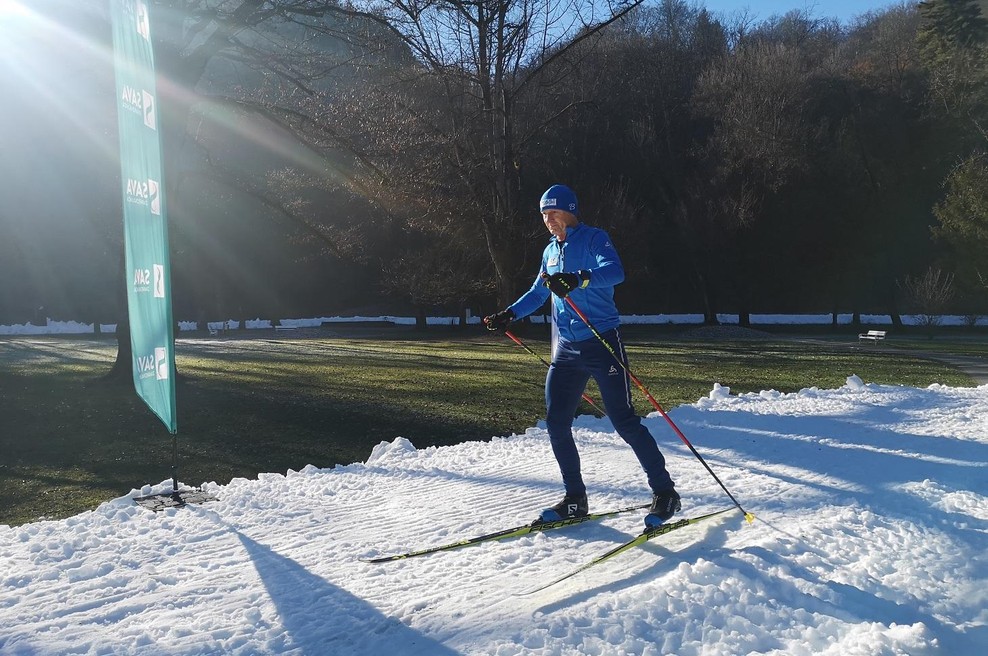Le v Sloveniji? Tek na smučeh organizirajo sredi mestnega parka (foto: MOC)