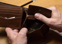 Boj proti draginji: Za koliko naj bi se leta 2023 povišale pokojnine?