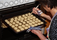 Skrb vzbujajoče: peka peciva v teh pekačih lahko ogrozi vaše zdravje