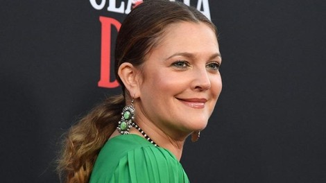 Zvezdnica Drew Barrymore osupnila z izjavo: "Hčerkama ničesar ne kupim za božič"