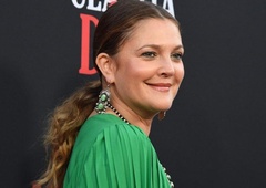 Zvezdnica Drew Barrymore osupnila z izjavo: "Hčerkama ničesar ne kupim za božič"