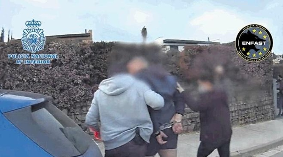 Ljubljančan, ki ga je v spektakularni akciji prijela španska policija, je končno stopil pred sodišče (foto: YouTube/posnetek zaslona)