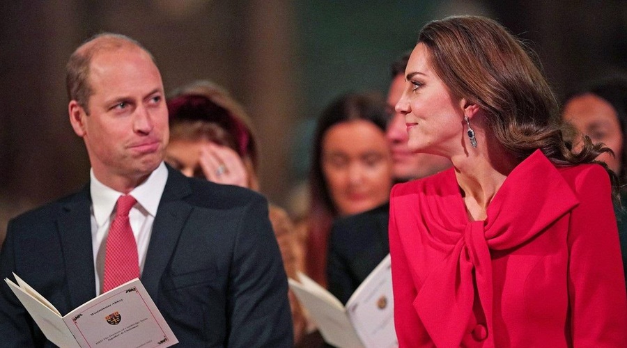 Družina WIlliama in Kate na božični voščilnici, otroci so že tako veliki (foto: Profimedia)