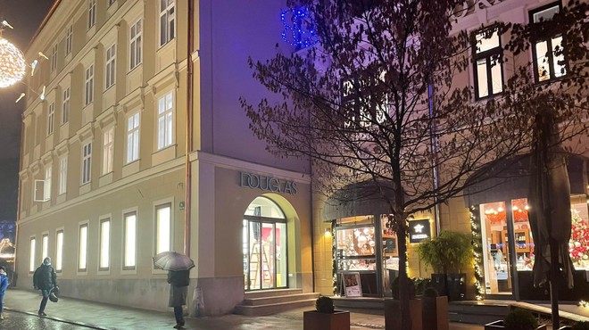 FOTO: V center Ljubljane prihaja nova trgovina, ki bo poslovala v prostorih nekdanje slaščičarne Zvezda (foto: Uredništvo)