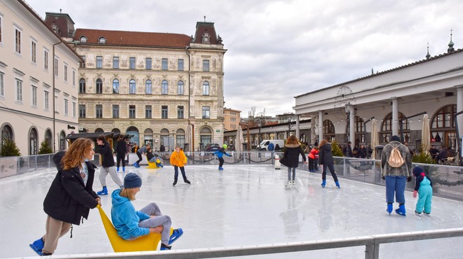 V Ljubljani tudi letos vabijo na "Ledeno pravljico", do kdaj bo trajala? (foto: Žiga Živulović jr./Bobo)