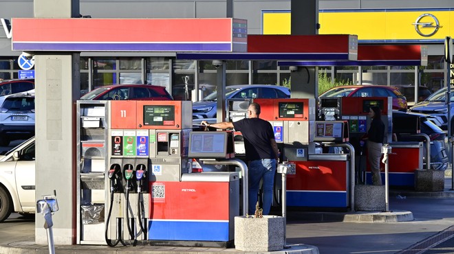 Napoved se uresničuje: opolnoči se spreminja cena goriva (foto: Žiga Živulovič jr./Bobo)