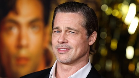 FOTO: Brad Pitt 59. rojstni dan praznoval s svojo novo (precej mlajšo) punco