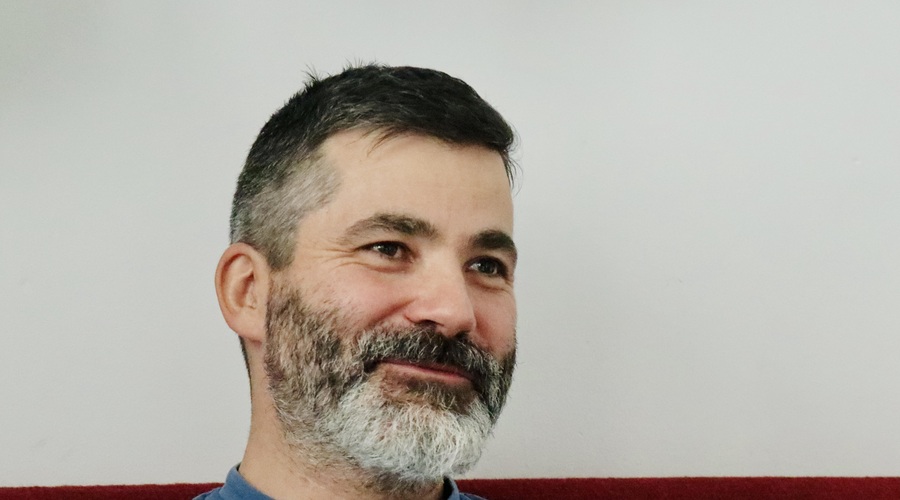 Matjaž Šerkezi odprl vrata svojega doma in snel ogrinjalo gorskega reševalca: "Najbolj me je strah, ko ..." (foto: Gašper Jakomin)