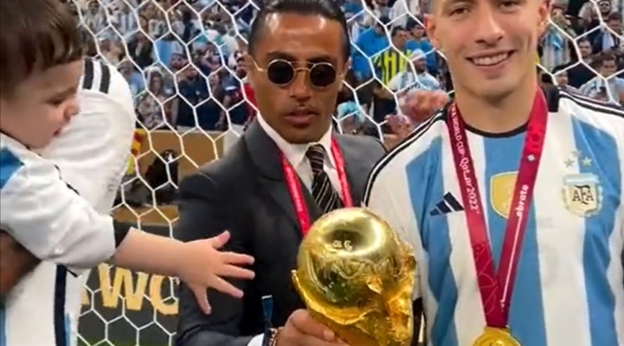 VIDEO: Slavni kuharski zvezdnik med slavjem na igrišču nadlegoval Messija (foto: Twitter/btsportfootball)