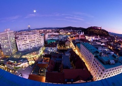 Zastrupitev v središču Ljubljane, štiri osebe končale v kliničnem centru