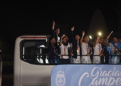 VIDEO: Messi z ekipo se je za las ognil tragediji ob sprejemu (poglejte, kaj se je zgodilo)