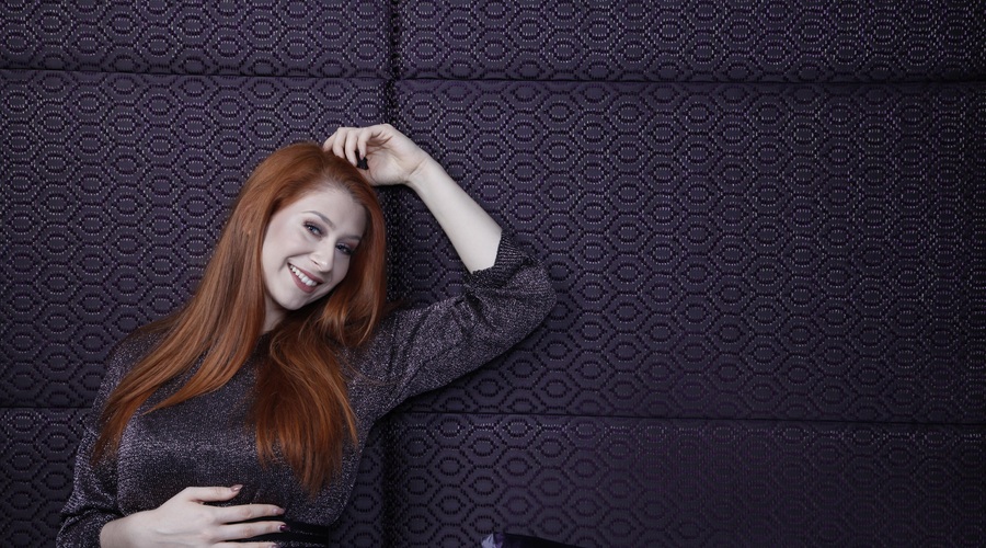 On je razlog, da se Eva Boto vsak dan zbudi nasmejana in dobre volje (foto: Aleksandra Saša Prelesnik)