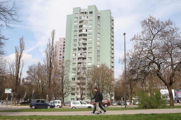 V prvič izvedeni akciji Naj blok je Ljubljana dobila zmagovalko med mestnimi velikankami, in sicer stanovanjsko stolpnico na Topniški 45.