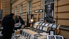 Če želite podariti unikatna darila z zgodbo, obiščite božični Art Market Ljubljana