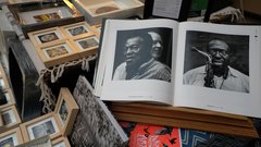 Če želite podariti unikatna darila z zgodbo, obiščite božični Art Market Ljubljana