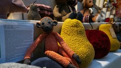 Če želite podariti unikatna darila z zgodbo, obiščite božični Art Market Ljubljana