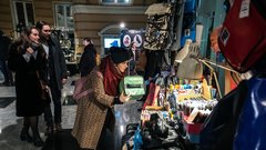 Če želite podariti unikatna darila z zgodbo, obiščite božični Art Market Ljubljana
