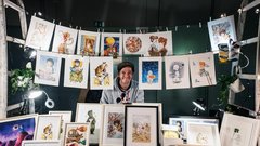 Če želite podariti unikatna darila z zgodbo, obiščite božični Art Market Ljubljana