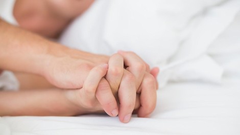 Ste v menopavzi in ne uživate več v intimnosti? Ne skrbite, poznamo pot, ki vodi naravnost nazaj v vajin raj