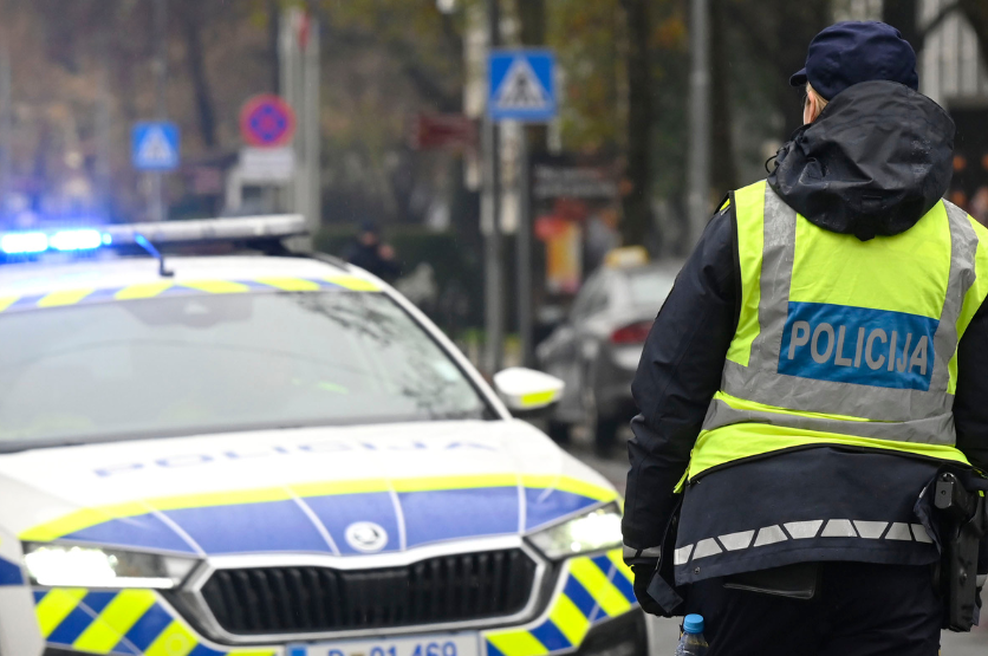 Vstopil v trgovino in grozil z nevarnim predmetom: policija prosi za vašo pomoč (foto: Žiga Živulović jr./BOBO)