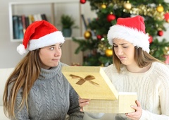 Tega nikoli ne podarite: ljudje najbolj sovražijo, če za božič dobijo ...