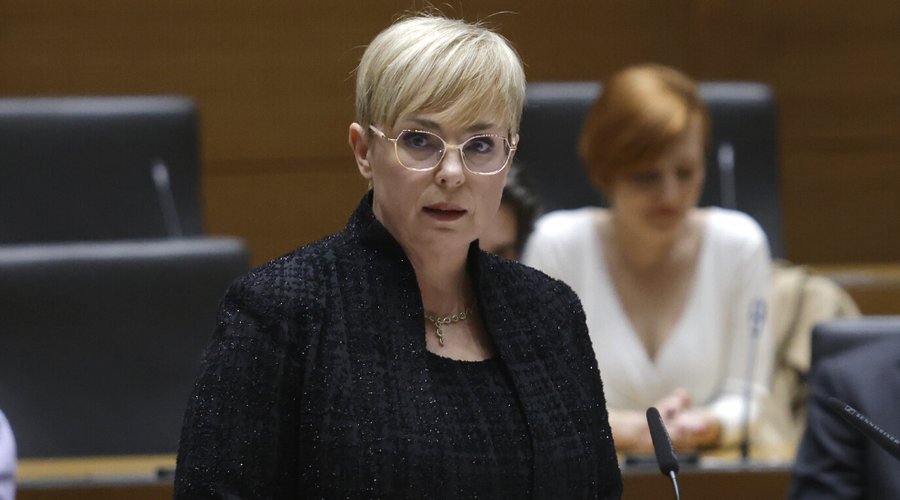 Prvi 'čivk' Nataše Pirc Musar v novi vlogi: 'odblokirala' sem vas (foto: Luka Dakskobler/BOBO)